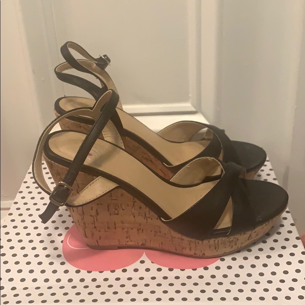 Black Wedges